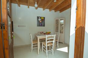 Thyone Studio Cottage
