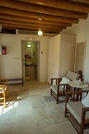 Thyone Studio Cottage