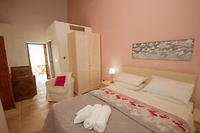 Thyone Uno Bal Cottage