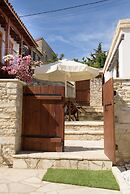 Thyone Uno Bal Cottage