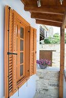 Thyone Uno Bal Cottage