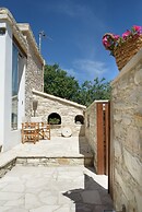 Thyone Uno Bal Cottage