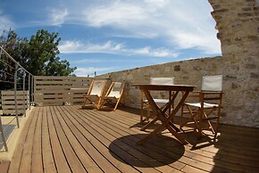 Thyone Uno Bal Cottage