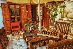 Thyone Uno Cottage
