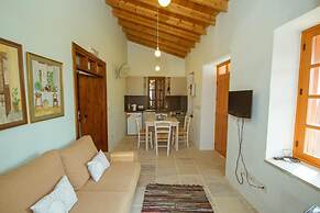 Thyone Uno Cottage