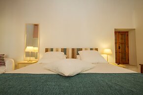 Thyone Uno Cottage