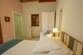 Thyone Uno Cottage