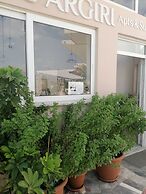 Argiri Apartments & Suites