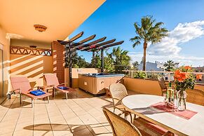 Malibu 6 -lux. 2BR Sea View Condo in Club la Costa