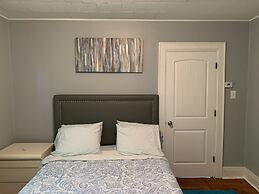 3 Bedroom House in Pontiac near Auburn Hill, Palace DTE Energy