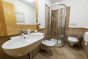 Rifugio Lago Nambino