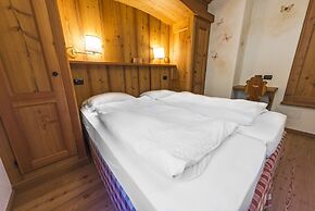 Rifugio Lago Nambino