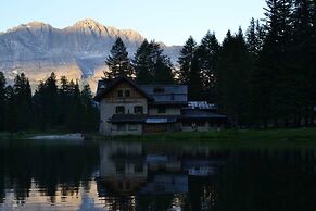 Rifugio Lago Nambino