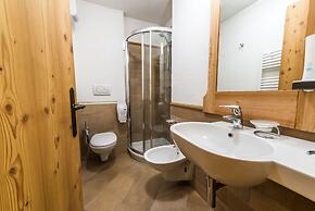 Rifugio Lago Nambino