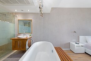 Lagoon Amazing water front 3