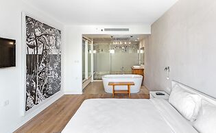 Lagoon Amazing water front 3