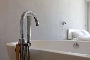 Lagoon Amazing water front 3