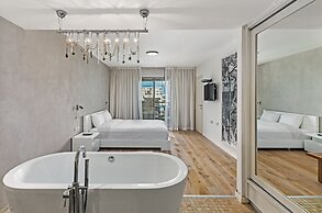 Lagoon Amazing water front 3