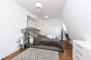 Modern & Spacious 2 Bed Apartment at Clapham Junction