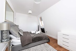 Modern & Spacious 2 Bed Apartment at Clapham Junction