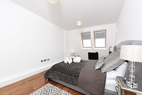 Modern & Spacious 2 Bed Apartment at Clapham Junction