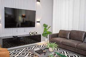 Amazing 6bds Single Home With Private Pool St7040