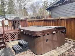 Huckleberry  3 Bedroom Home by RedAwning