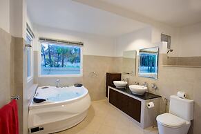 Tropical Thai Style 4BR Pool Villa Fanny