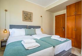 Gianthea Studios and Apt