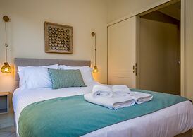 Gianthea Studios and Apt