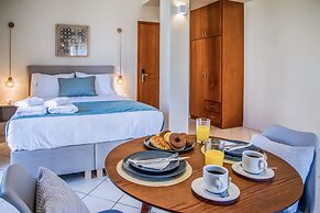 Gianthea Studios and Apt