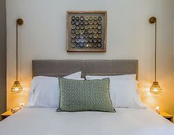 Gianthea Studios and Apt