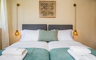 Gianthea Studios and Apt