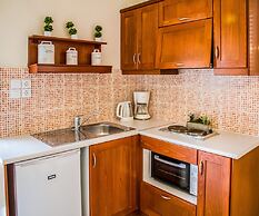 Gianthea Studios and Apt