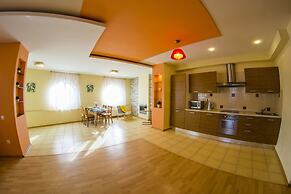 Apartment on Dekabristov 116