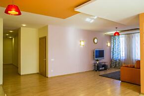 Apartment on Dekabristov 116