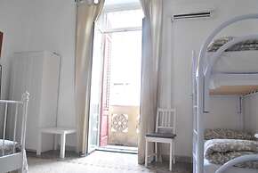 Sunrise Hostel & Rooms