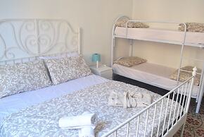 Sunrise Hostel & Rooms