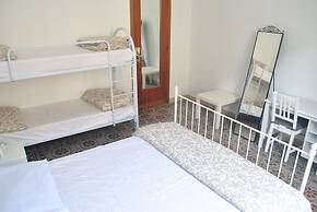 Sunrise Hostel & Rooms