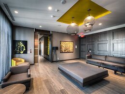 Deluxe Executive Suites