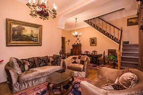 Lia's Guest House
