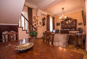 Lia's Guest House