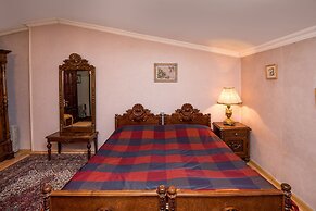 Lia's Guest House