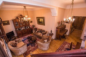 Lia's Guest House