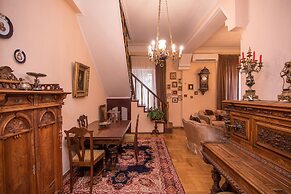Lia's Guest House