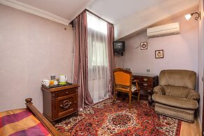 Lia's Guest House