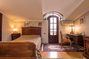 Lia's Guest House