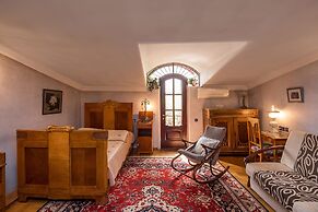 Lia's Guest House