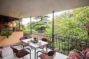 Lia's Guest House