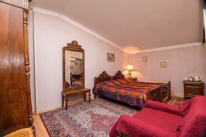 Lia's Guest House